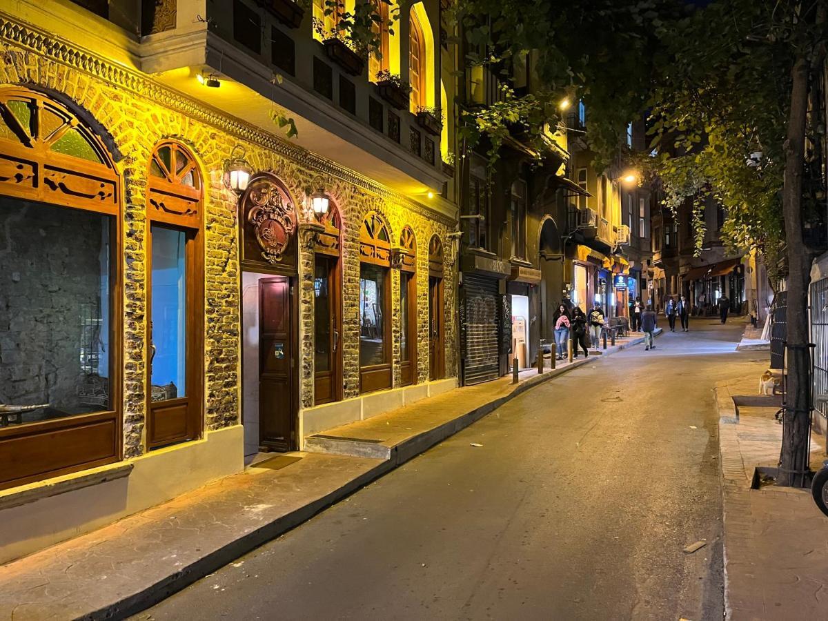 Centrally Located, 2+1 House In Taksim, Cihangir Istanbul Exterior photo