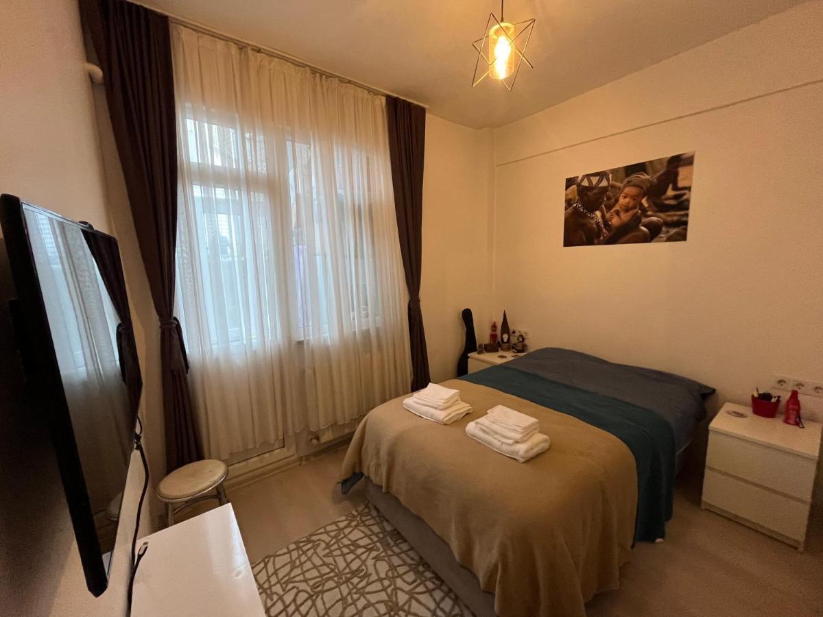 Centrally Located, 2+1 House In Taksim, Cihangir Istanbul Exterior photo