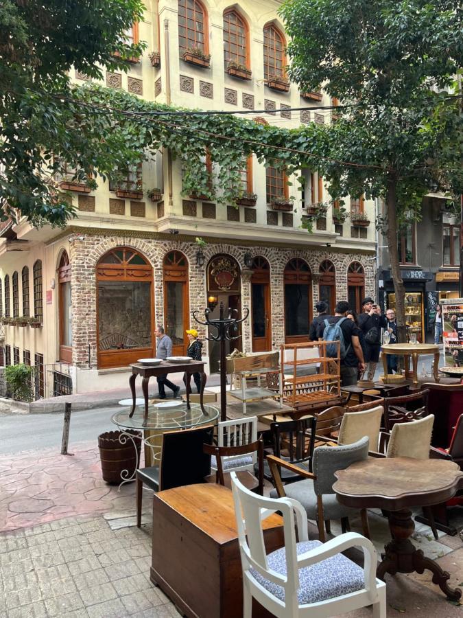 Centrally Located, 2+1 House In Taksim, Cihangir Istanbul Exterior photo