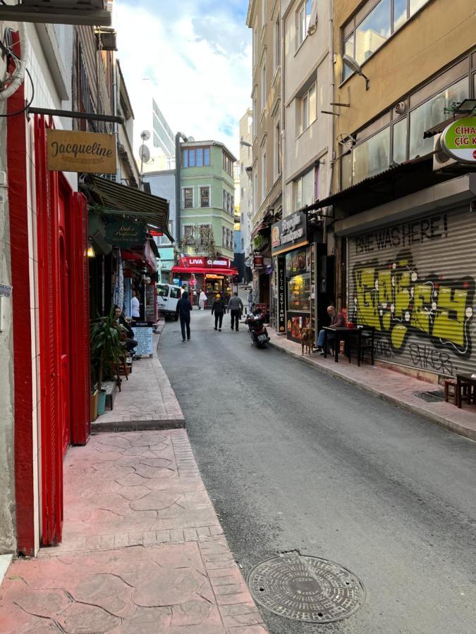 Centrally Located, 2+1 House In Taksim, Cihangir Istanbul Exterior photo