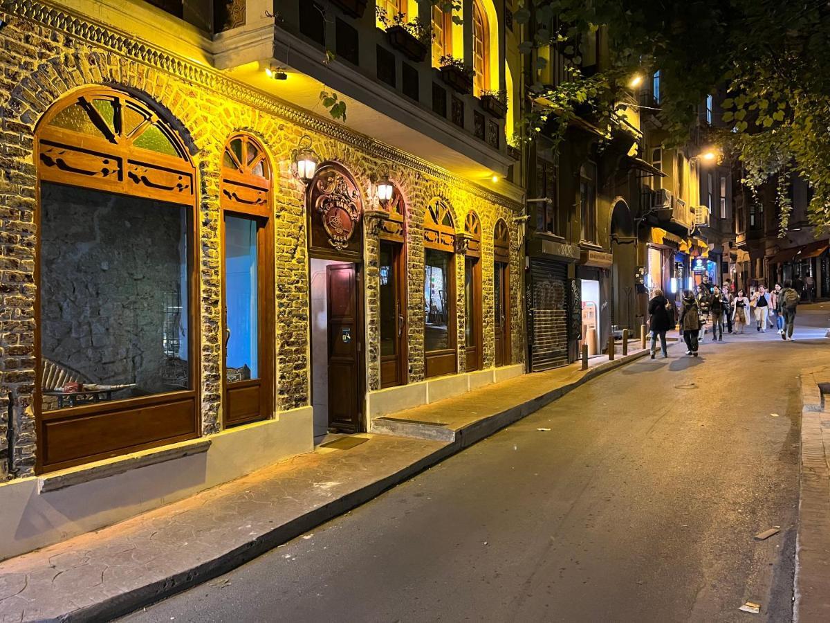Centrally Located, 2+1 House In Taksim, Cihangir Istanbul Exterior photo