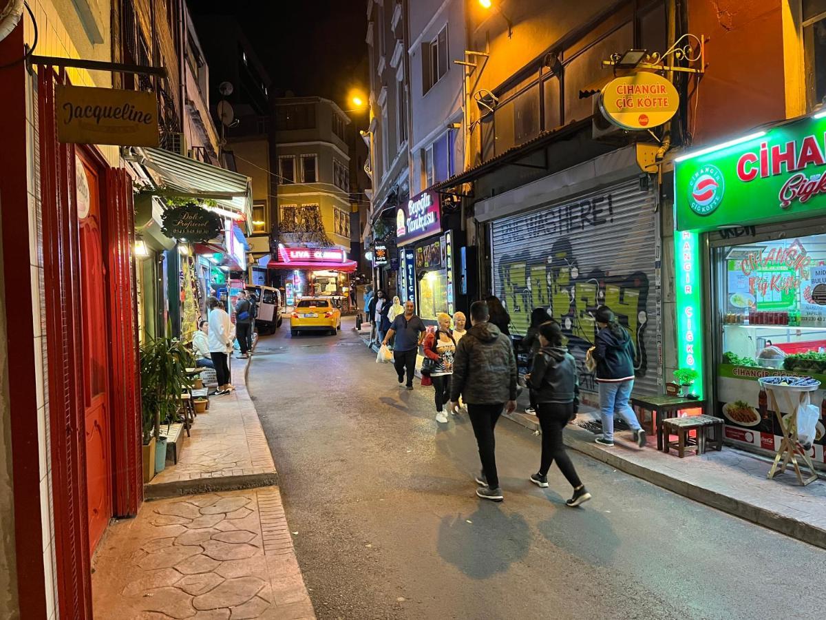 Centrally Located, 2+1 House In Taksim, Cihangir Istanbul Exterior photo