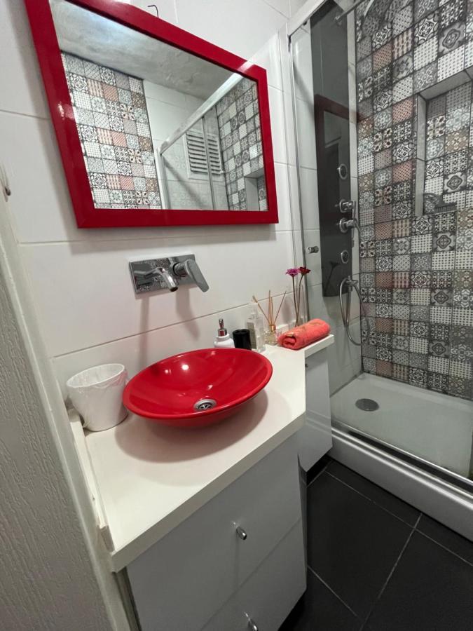 Centrally Located, 2+1 House In Taksim, Cihangir Istanbul Exterior photo