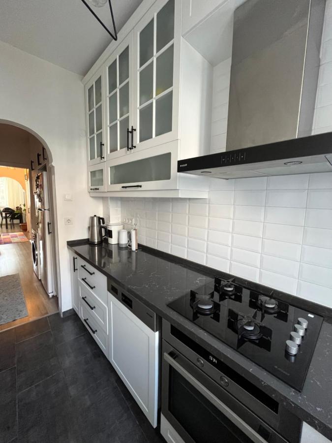 Centrally Located, 2+1 House In Taksim, Cihangir Istanbul Exterior photo
